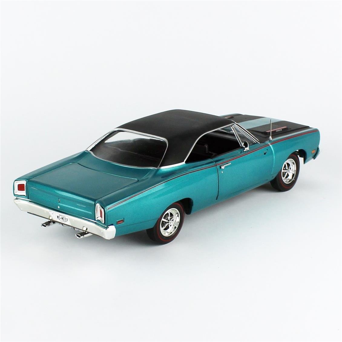 Sergilemeye Hazır Metal Araba Modeli