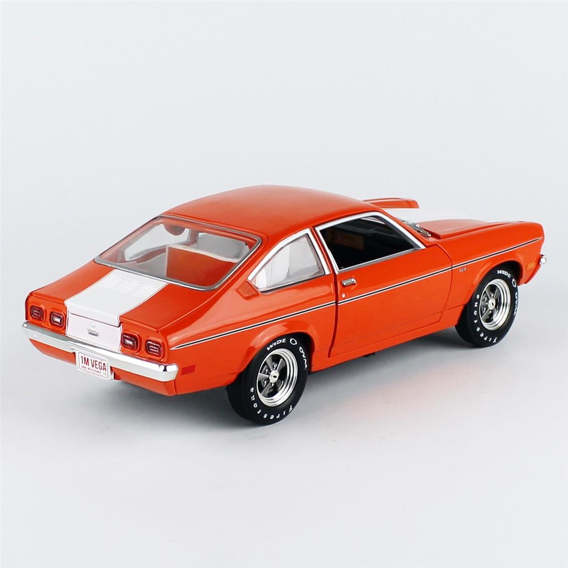 Sergilemeye Hazır Metal Araba Modeli