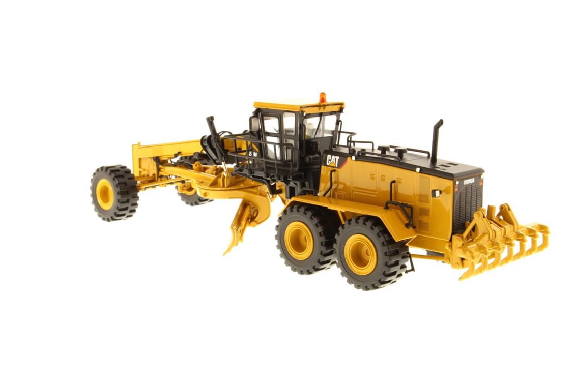 Sergilemeye Hazır Metal İş Makinası Modeli