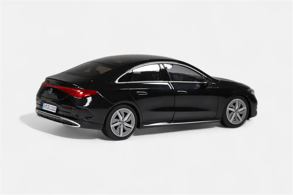 NZG 1102/51 1/18 Ölçek,Mercedes-Benz CLA Shooting Brake with EQ Tech. Araba, Kosmos Siyah, Sergilemeye Hazır Metal Model - Görsel 5