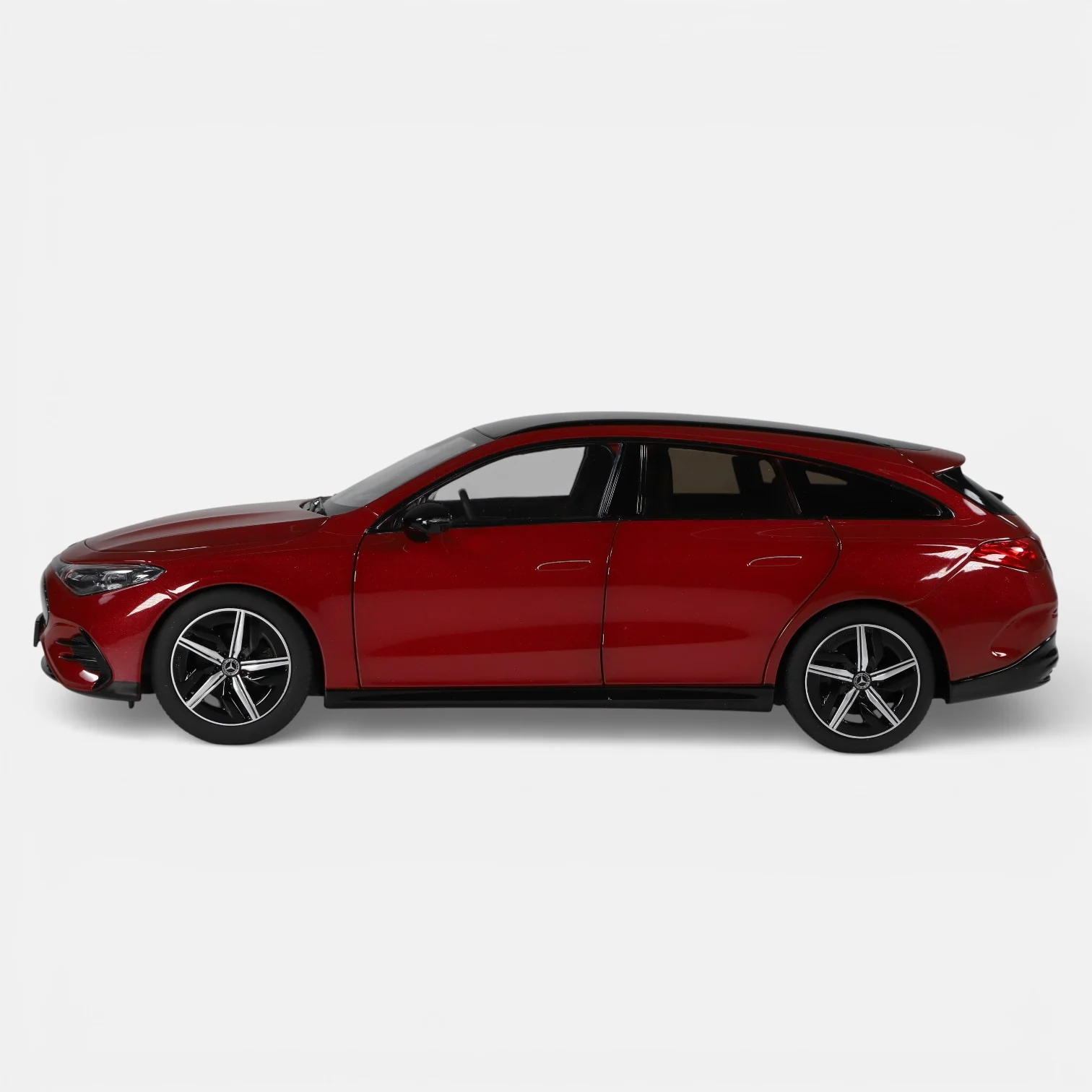 Mercedes-Benz CLA Shooting Brake with EQ Tech. Araba