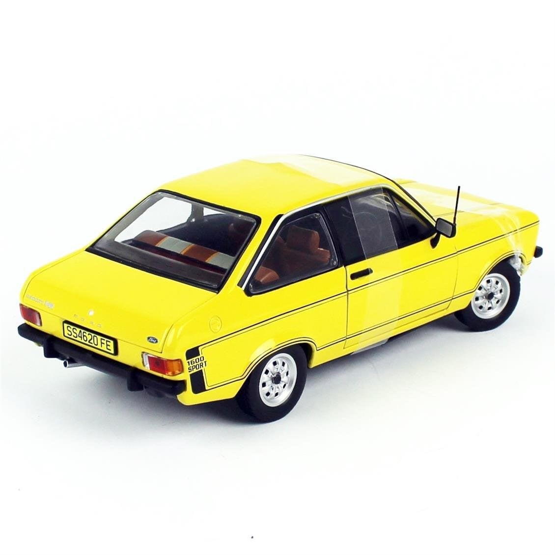 Sergilemeye Hazır Metal Ralli Araba Modeli